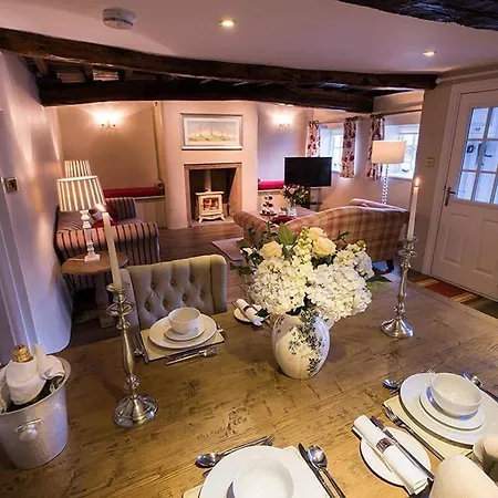 Porch Cottage, A Luxurious Characterful Within Walking Distance Of Town Centre Keswick