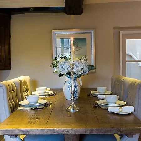 Porch Cottage, A Luxurious Characterful Within Walking Distance Of Town Centre Nyaraló *