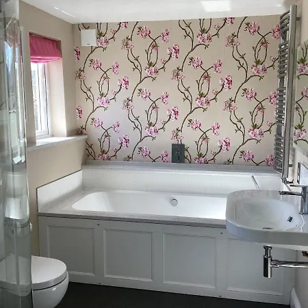 Porch Cottage, A Luxurious Characterful Within Walking Distance Of Town Centre *