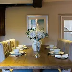 Porch Cottage, A Luxurious Characterful Within Walking Distance Of Town Centre Prázdninový dům *